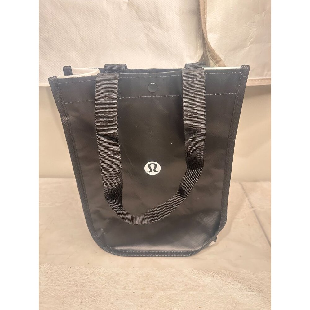 Lululemon Reusable Bags Lot of 3 Tote 2 large 1 sm Foldable E Co - Picture 4 of 7